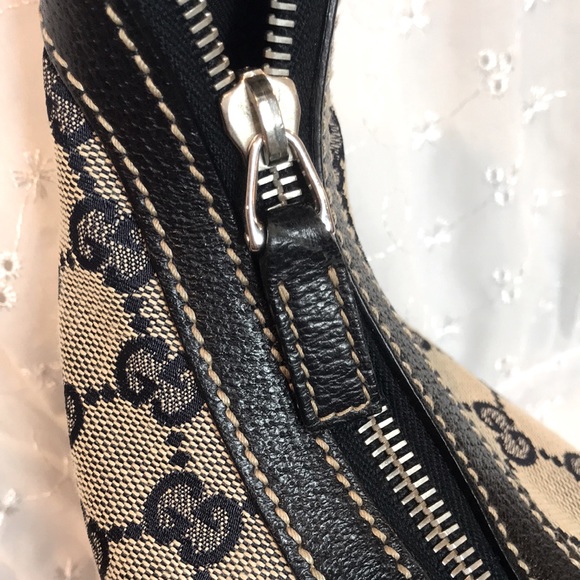 ⭐️ Rare Authentic Vintage Gucci Mini Croissant Shoulder Bag - Picture 8 of 14